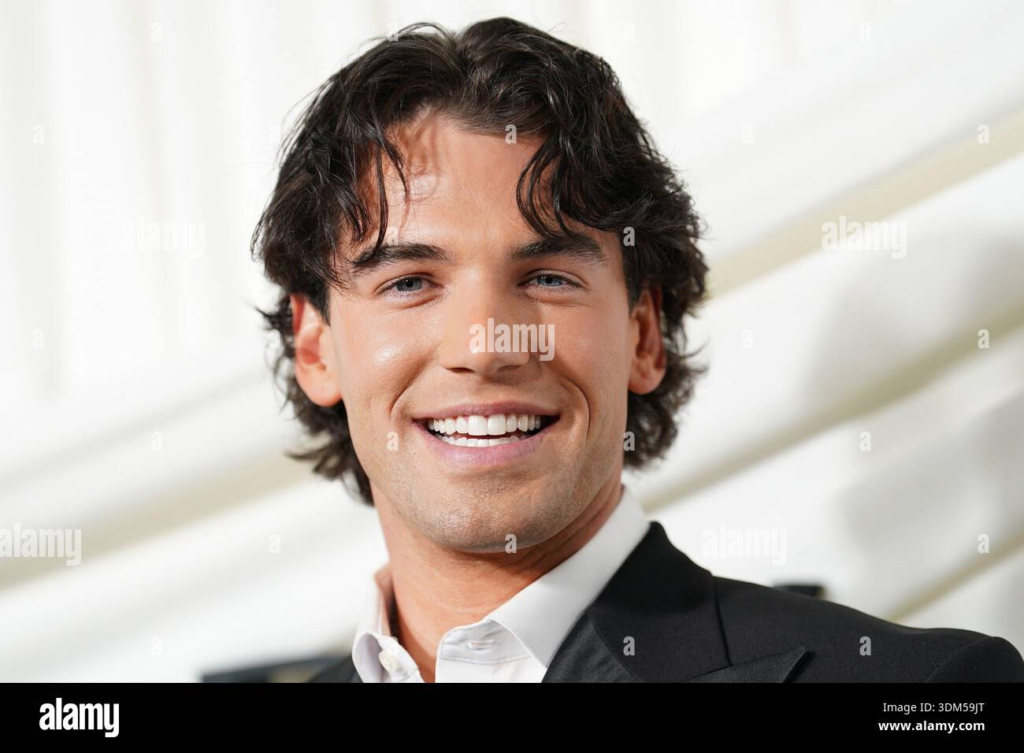 Noah Fearnley: From Vertical Dramas to Ryan Murphy’s American Love Story noah fearnley
