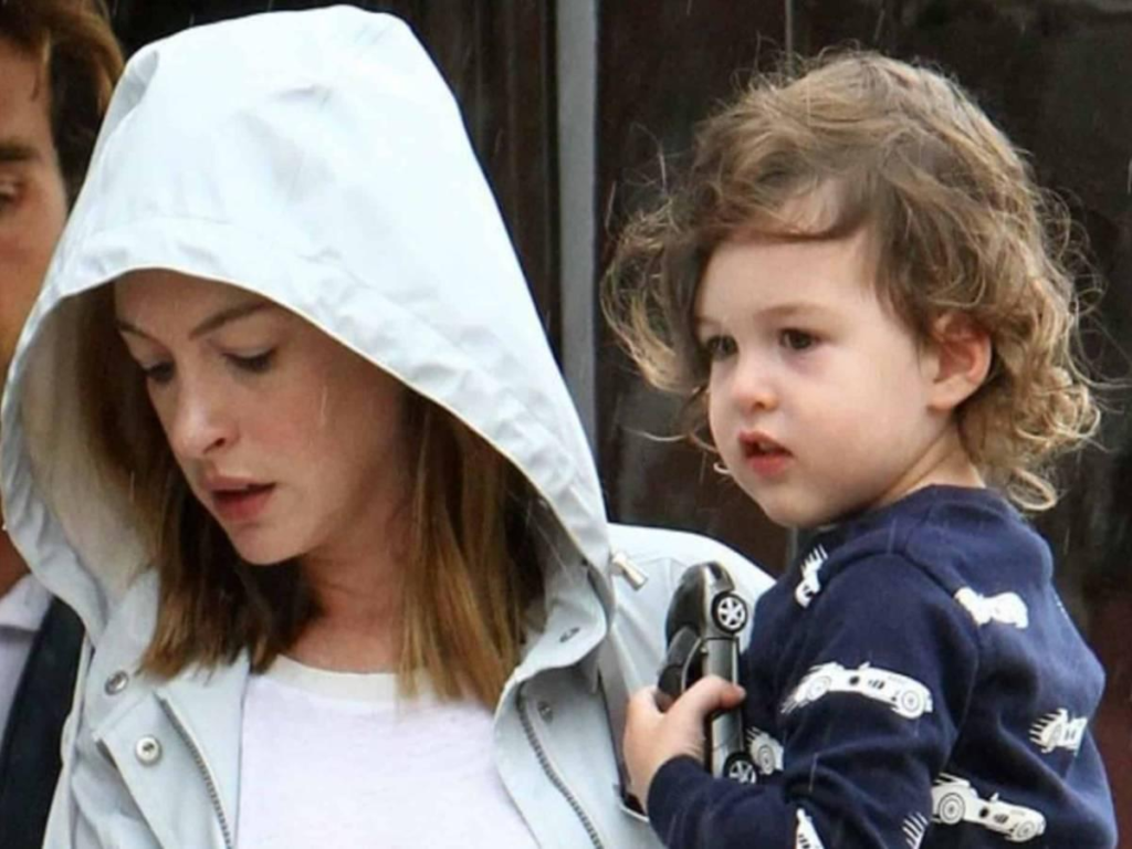 anne hathaway kids